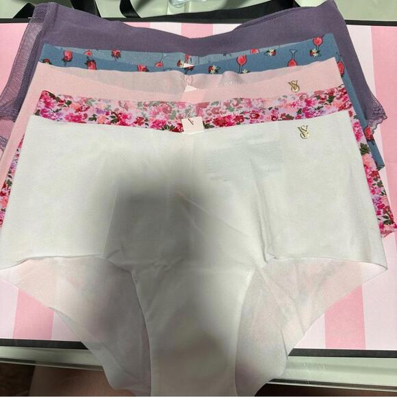 Victoria’s Secret No Show Cheeky Panties - Picture 1 of 8